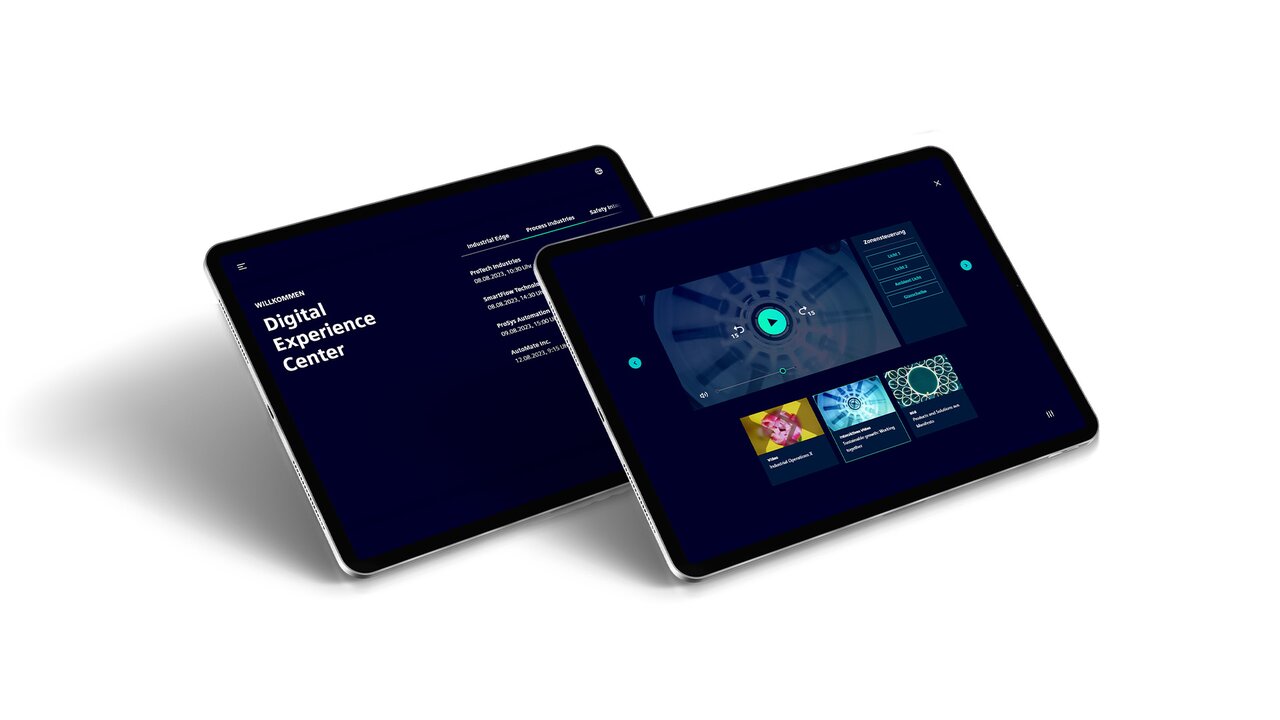 Zwei Tablets mit dunklem Interface; eins zeigt „Digital Experience Center“, das andere ein Menü mit Videos und Themenauswahl.