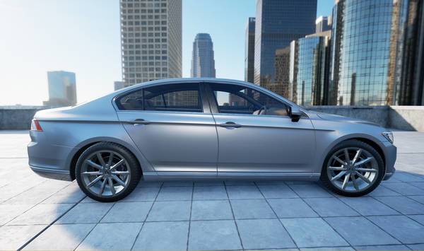 Seitenansicht des Autos mit reflektierenden Glasfassaden im Hintergrund.