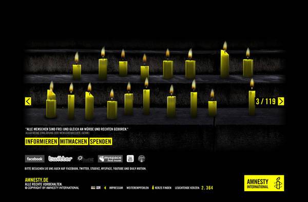 Ein weiterer Screenshot der selben Webseite. Es wurden nun bereits mehr Kerzen platziert und es ist möglich über weitere Seiten zu noch mehr Kerzen zu navigieren.